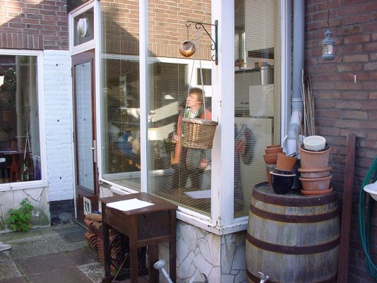 Oude houten kozijn zonder bovenlichten